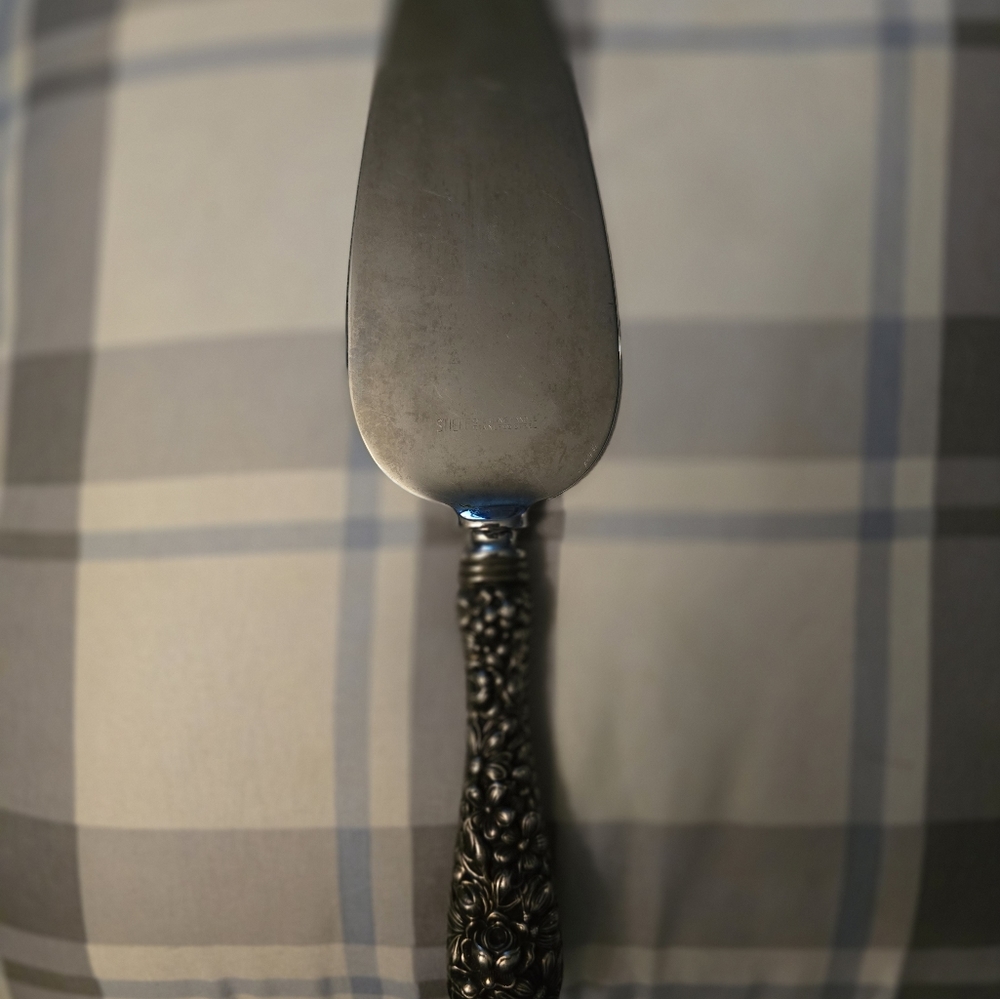 Stieff Sterling Silver handled cake/cheese server